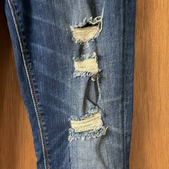 Express size 6 dark wash destress mid-rise jegging
jeans - Picture 4 of 14